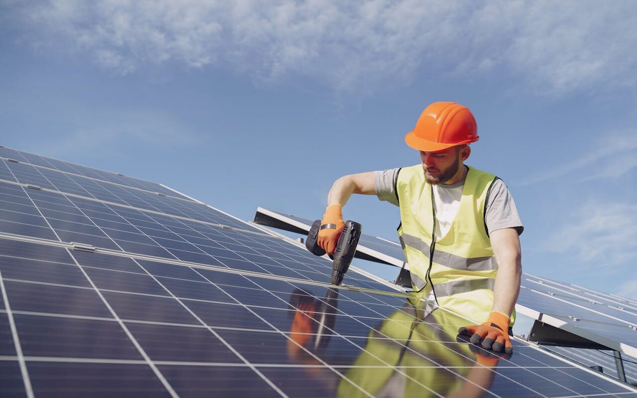 Zonnepanelen kopen waar let je op en wat zijn de voordelen